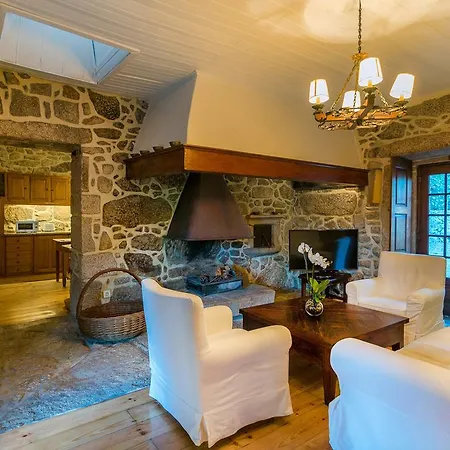 Casas De Massinos * Barroselas